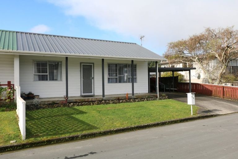 Photo of property in 2/7 Cederholm Grove, Brown Owl, Upper Hutt, 5018