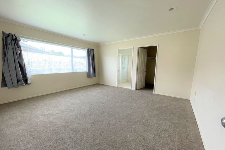 Photo of property in 104 Pitt Avenue, Clendon Park, Auckland, 2103