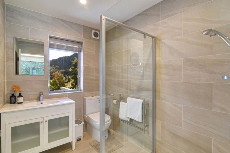 Photo of property in 14b Mckerrow Place, Sunshine Bay, Queenstown, 9300