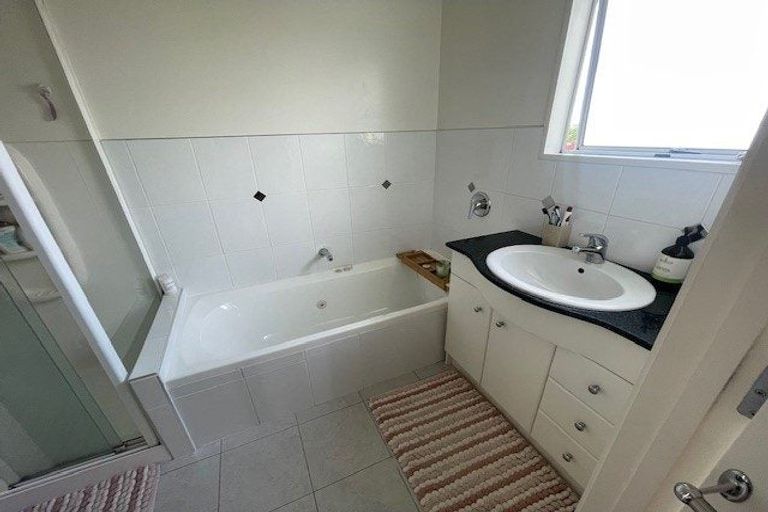 Photo of property in 2/50 Sandspit Road, Cockle Bay, Auckland, 2014