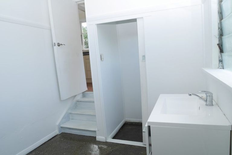 Photo of property in 5 Allen Road, Raumati Beach, Paraparaumu, 5032