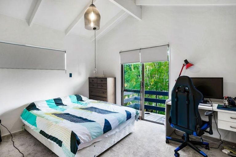 Photo of property in 42 Holyoake Place, Chatswood, Auckland, 0626