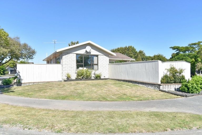 Photo of property in 4 Sonning Place, Redwood, Christchurch, 8051