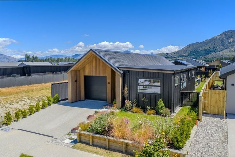 Photo of property in 16 Guthrie Street, Lake Hawea, 9382