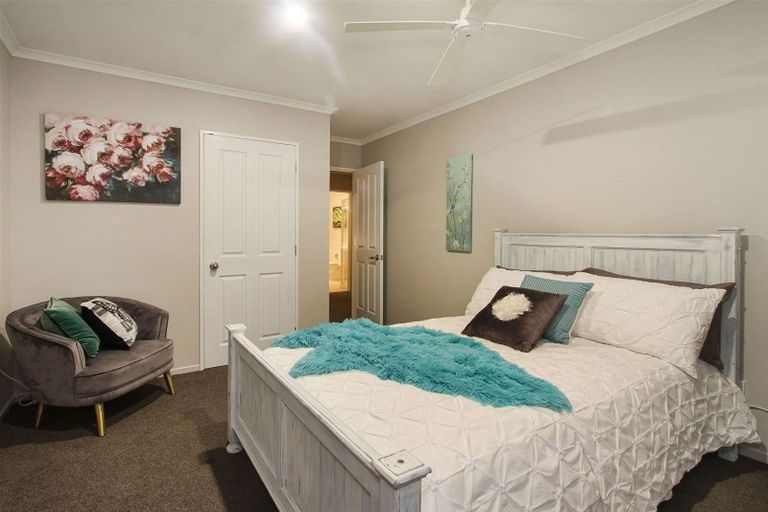 Photo of property in 25 Cape Vista Crescent, Pukekohe, 2120