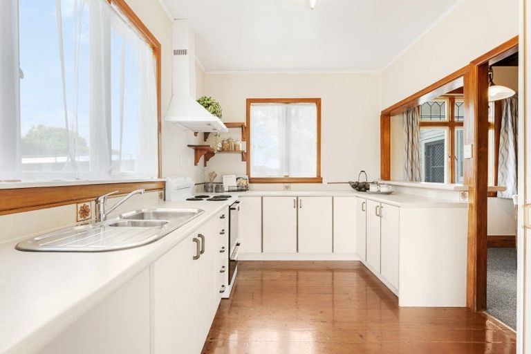 Photo of property in 49 Tawa Road, One Tree Hill, Auckland, 1061