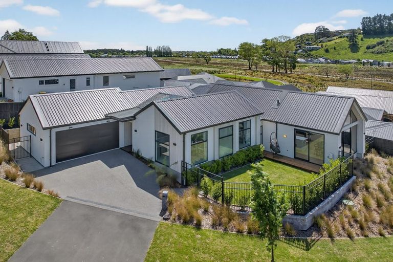 Photo of property in 6 Round Hill Rise, Cracroft, Christchurch, 8022