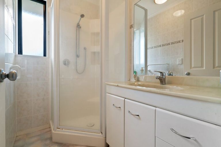 Photo of property in 56 Ribbonwood Crescent, Goodwood Heights, Auckland, 2105