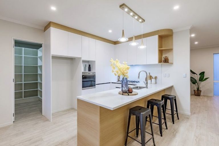 Photo of property in 3 Konoba Avenue, Kumeu, 0810