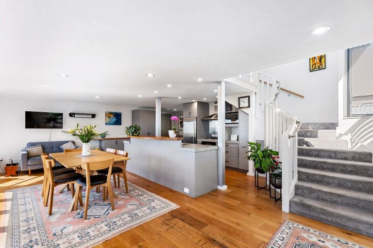 Photo of property in 2 North Terrace, Westshore, Napier, 4110