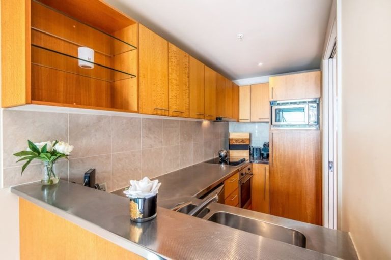 Photo of property in The Quays Apartments, 4m/99 Customs Street, Auckland Central, Auckland, 1010