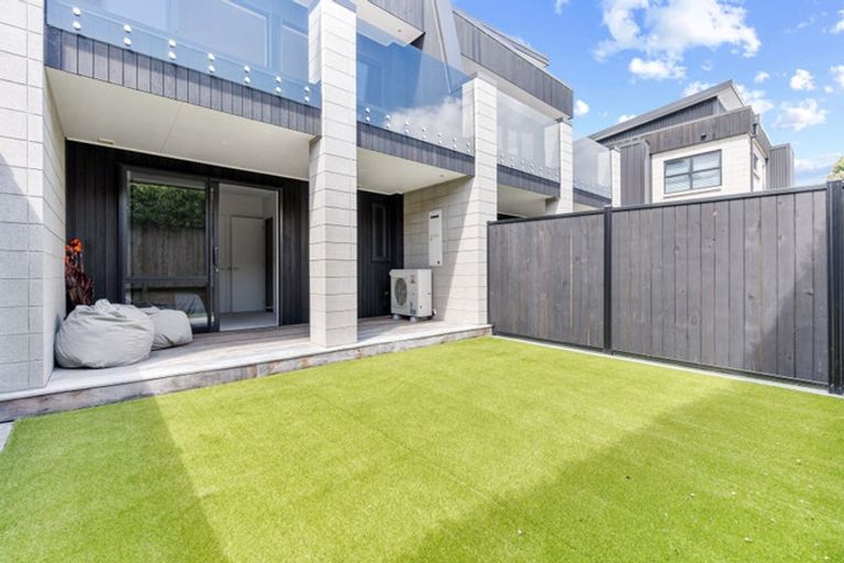 Photo of property in 8/2 Stewart Street, Raglan, 3225