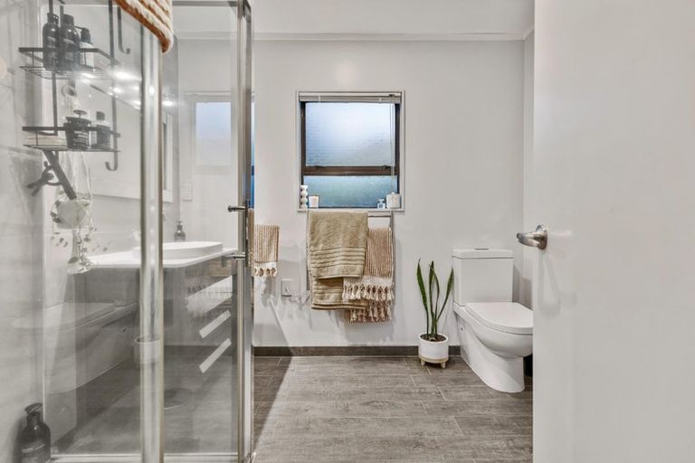 Photo of property in 1/6 Daytona Road, Henderson, Auckland, 0610