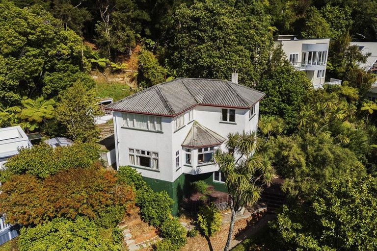 Photo of property in 33 Walter Road, Lowry Bay, Lower Hutt, 5013