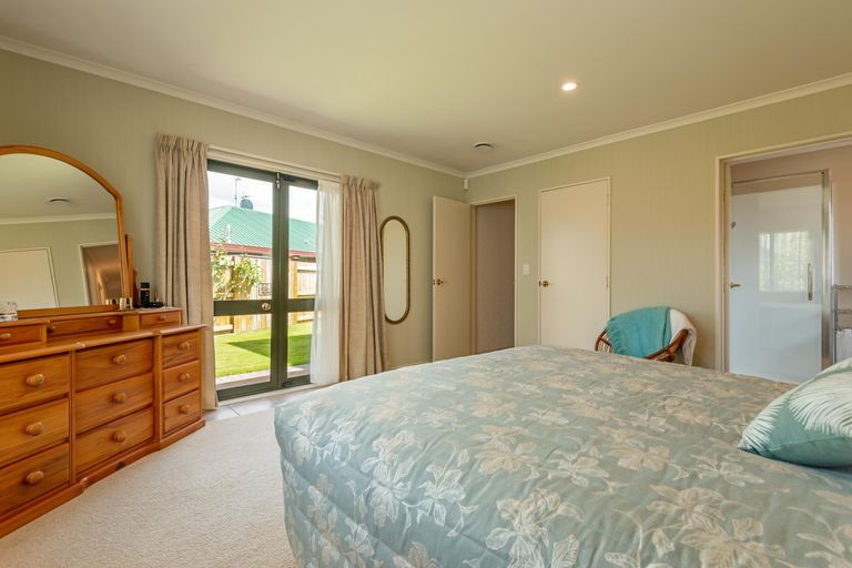 Photo of property in 7 Strachan Way, Highbury, Palmerston North, 4412