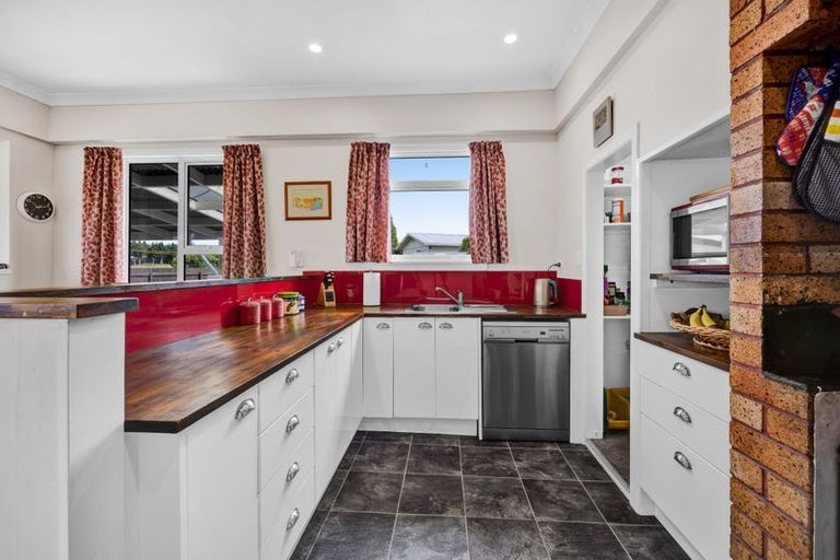 Photo of property in 124 Weraroa Road, Waverley, 4510