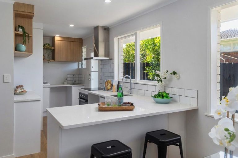 Photo of property in 2/99 Panama Road, Mount Wellington, Auckland, 1062