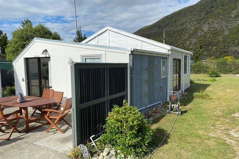 Photo of property in 52 Bledisloe Street, Kurow, 9435