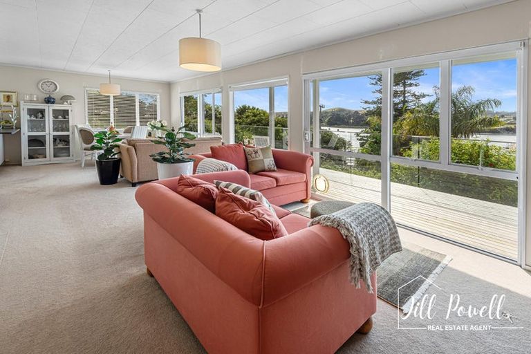 Photo of property in 2 Cliff Street, Pahi, Paparoa, 0571