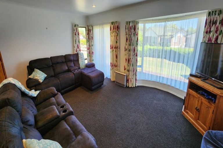 Photo of property in 8 Frank Frethey Place, Highlands Park, New Plymouth, 4312