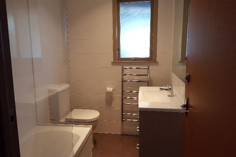 Photo of property in 112 Forrest Hill Road, Forrest Hill, Auckland, 0620