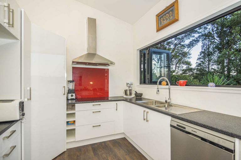 Photo of property in 59 Laingholm Drive, Laingholm, Auckland, 0604