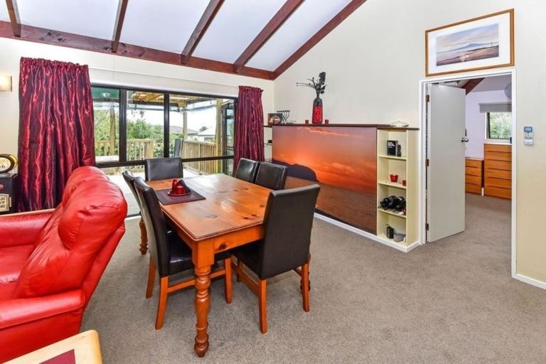 Photo of property in 19 Taihiki Road, Clarks Beach, 2122