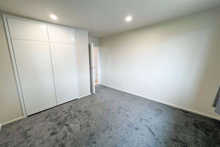 Photo of property in 92 Bruce Mclaren Road, Henderson, Auckland, 0612