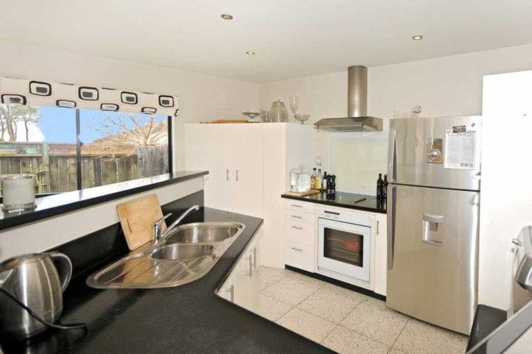 Photo of property in 4 Flaxmere Street, Waikanae Beach, Waikanae, 5036