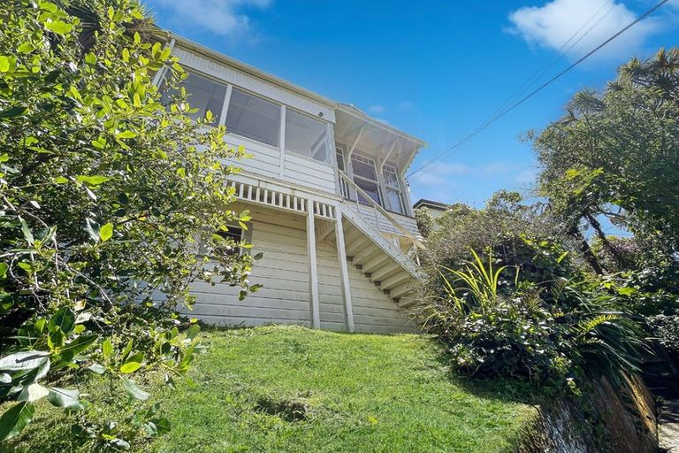 Photo of property in 150 Kelburn Parade, Kelburn, Wellington, 6012