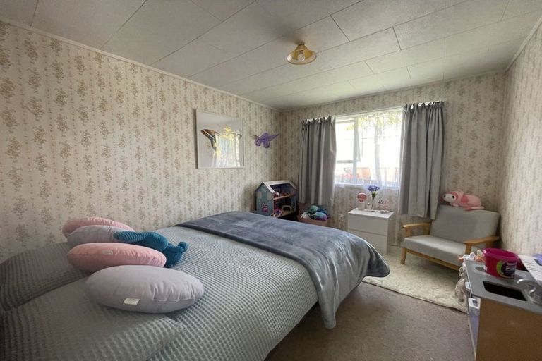 Photo of property in 8 Pahi Place, West Harbour, Auckland, 0618