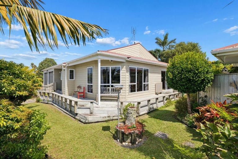 Photo of property in 6 Lillian Place, Orewa, 0931