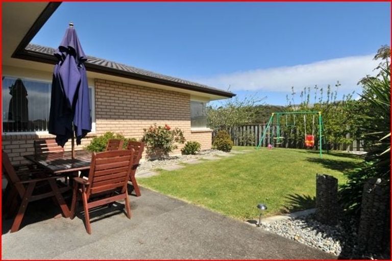Photo of property in 1 Carnelian Court, Westgate, Auckland, 0614