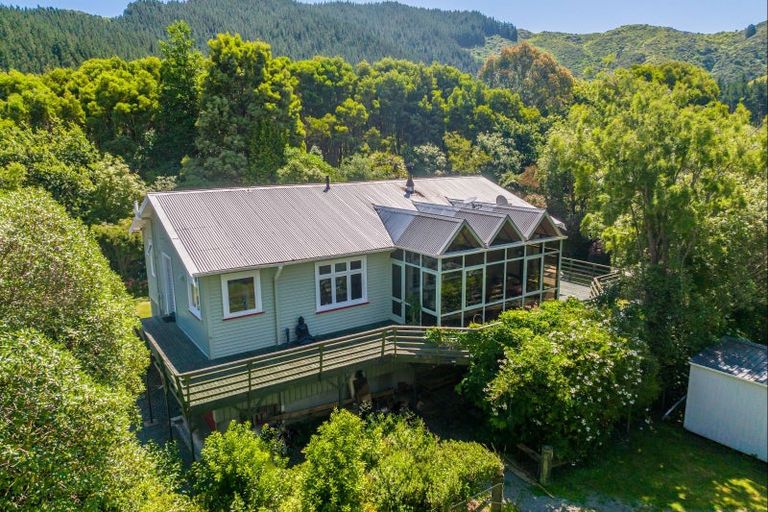 Photo of property in 1100b Coast Road, Wainuiomata Coast, Wainuiomata, 5373