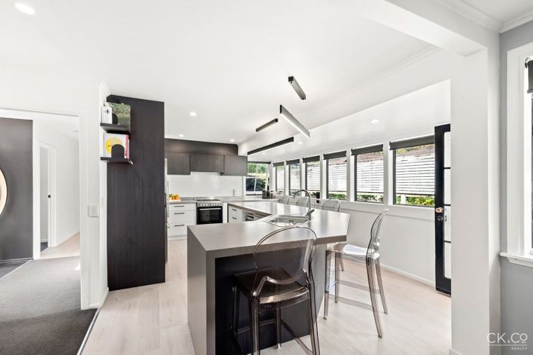 Photo of property in 10 Dowling Grove, Silverstream, Upper Hutt, 5019