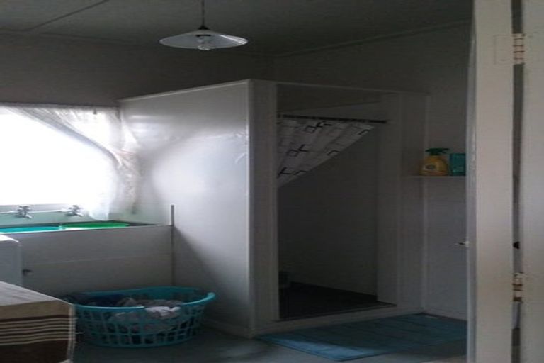 Photo of property in 17 Shamrock Street, Takaro, Palmerston North, 4412