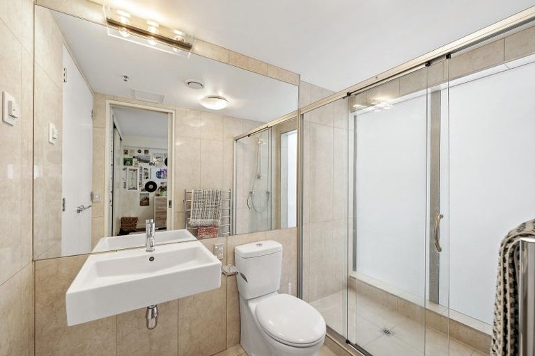 Photo of property in Aqua, 11/74 Oriental Parade, Oriental Bay, Wellington, 6011
