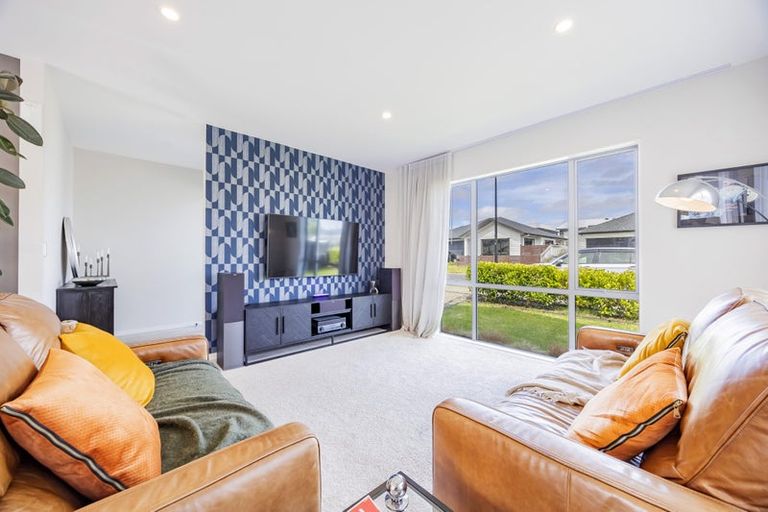 Photo of property in 14 Ropere Street, Kumeu, 0810