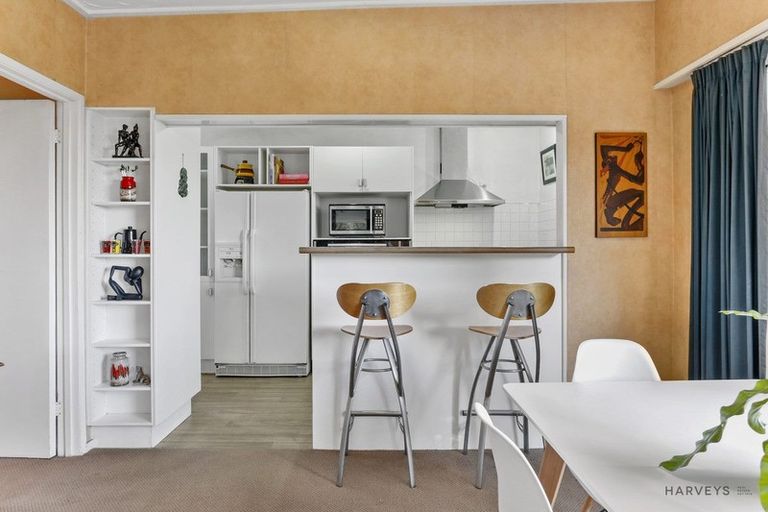 Photo of property in 94 Takahe Road, Titirangi, Auckland, 0604