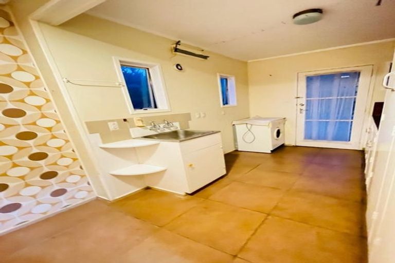 Photo of property in 1 Sovereign Place, Glenfield, Auckland, 0629