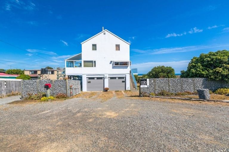 Photo of property in 65 Hillview Road, Birdlings Flat, Little River, 7591