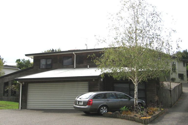 Photo of property in 2/114 Nigel Road, Browns Bay, Auckland, 0630