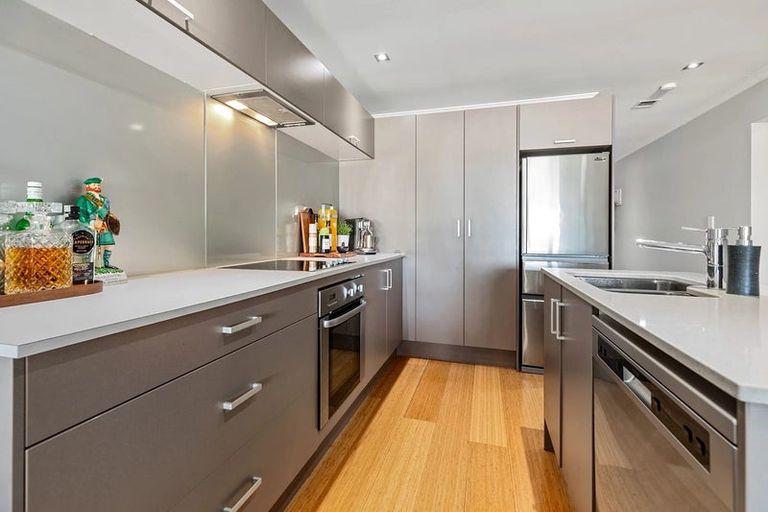 Photo of property in Mooring Apartments, 304/277 Maunganui Road, Mount Maunganui, 3116