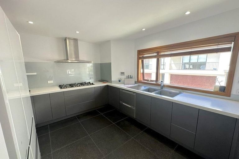 Photo of property in 5/22 Oriental Terrace, Oriental Bay, Wellington, 6011