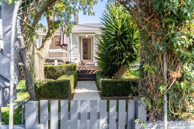 Photo of property in 25 Taylor Terrace, St Andrews, Hamilton, 3200