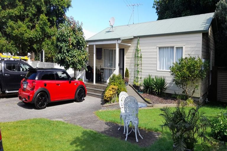 Photo of property in 31 Covil Avenue, Te Atatu South, Auckland, 0610
