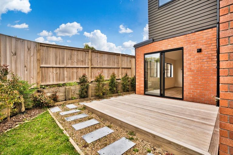 Photo of property in 2/5 Marsh Avenue, Forrest Hill, Auckland, 0620