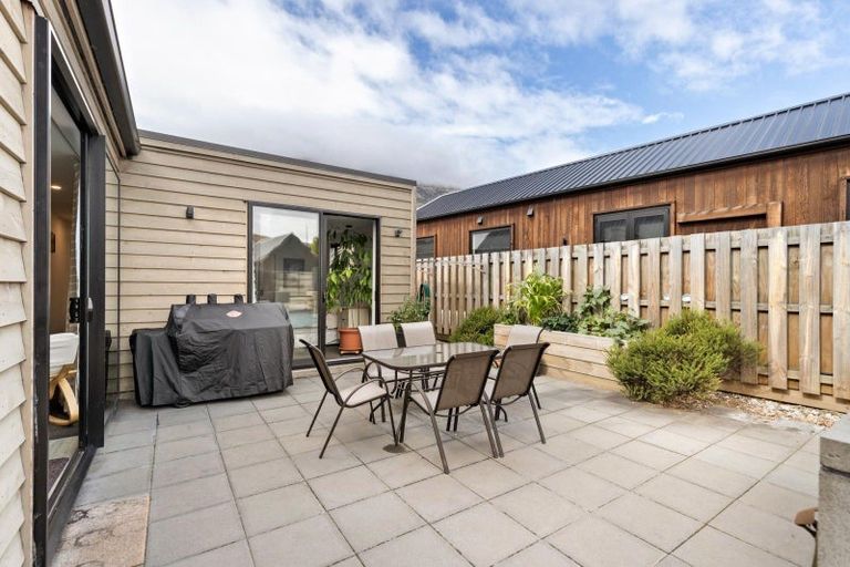 Photo of property in 24 Huxley Place, Lake Hayes, Queenstown, 9304