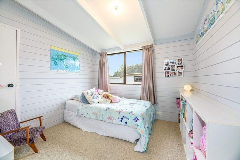 Photo of property in 100 Sturges Road, Henderson, Auckland, 0612