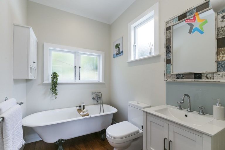 Photo of property in 54 Richmond Avenue, Karori, Wellington, 6012